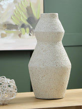 Load image into Gallery viewer, Dawthorne Vase
