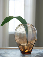 Load image into Gallery viewer, Ewart Vase
