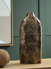 Load image into Gallery viewer, Wallmond Vase
