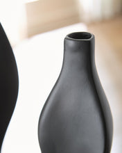 Load image into Gallery viewer, Judsen Vase
