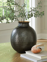 Load image into Gallery viewer, Woody Vase
