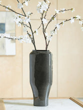 Load image into Gallery viewer, Kierlain Vase
