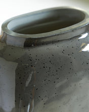Load image into Gallery viewer, Kierlain Vase
