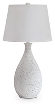 Load image into Gallery viewer, Wyattford Metal Table Lamp (1/CN)
