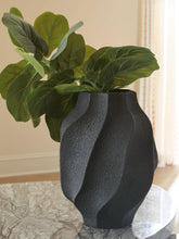 Load image into Gallery viewer, Judworth Vase
