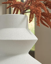 Load image into Gallery viewer, Naveen Vase
