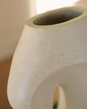 Load image into Gallery viewer, Odion Vase
