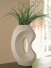 Load image into Gallery viewer, Odion Vase
