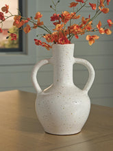 Load image into Gallery viewer, Dallinworth Vase
