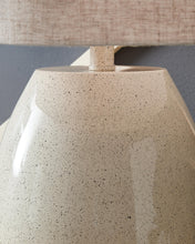 Load image into Gallery viewer, Linas Metal Table Lamp (1/CN)
