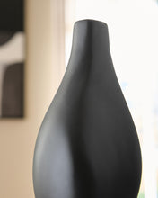 Load image into Gallery viewer, Judsen Vase
