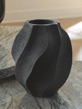 Load image into Gallery viewer, Judworth Vase

