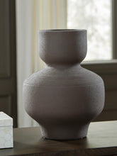 Load image into Gallery viewer, Dalsen Vase
