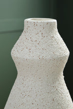 Load image into Gallery viewer, Dawthorne Vase
