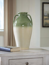 Load image into Gallery viewer, Andorbury Vase
