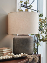Load image into Gallery viewer, Zandophen Metal Table Lamp (1/CN)
