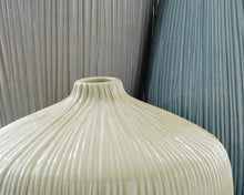 Load image into Gallery viewer, Eiderman Vase Set (3/CN)

