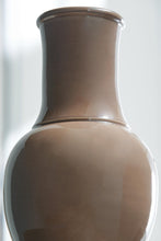 Load image into Gallery viewer, Tillmer Vase
