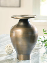 Load image into Gallery viewer, Fedorleigh Vase
