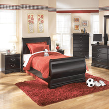 Load image into Gallery viewer, Huey Vineyard Full Sleigh Bed with Mirrored Dresser, Chest and Nightstand
