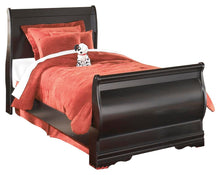 Load image into Gallery viewer, Huey Vineyard Full Sleigh Bed with Mirrored Dresser
