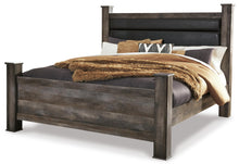 Load image into Gallery viewer, Wynnlow King Poster Bed with Mirrored Dresser
