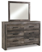Load image into Gallery viewer, Wynnlow King Poster Bed with Mirrored Dresser, Chest and Nightstand
