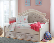 Load image into Gallery viewer, Realyn Twin Day Bed with 1 Large Storage Drawer
