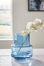 Load image into Gallery viewer, Bealen I/O Vase
