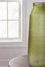 Load image into Gallery viewer, Scottyard I/O Vase
