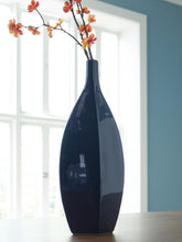 Load image into Gallery viewer, Abtinson I/O Vase
