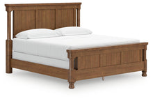 Load image into Gallery viewer, Rowlenstown California King Poster Bed
