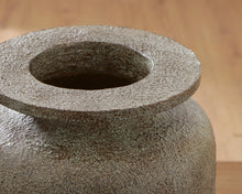 Load image into Gallery viewer, Jedwick Vase

