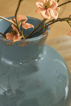 Load image into Gallery viewer, Giliburgh Vase

