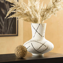 Load image into Gallery viewer, Brockford Vase
