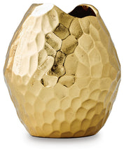 Load image into Gallery viewer, Ferryndale Vase
