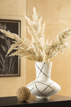 Load image into Gallery viewer, Brockford Vase
