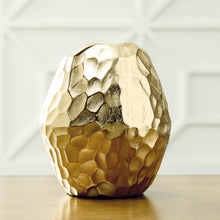 Load image into Gallery viewer, Ferryndale Vase
