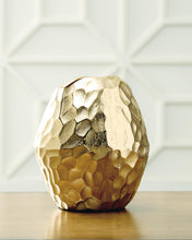Load image into Gallery viewer, Ferryndale Vase
