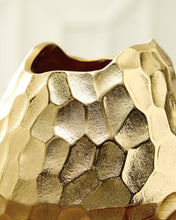 Load image into Gallery viewer, Ferryndale Vase
