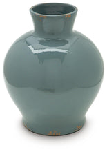 Load image into Gallery viewer, Giliburgh Vase
