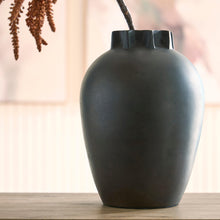 Load image into Gallery viewer, Kaslett Vase
