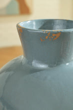 Load image into Gallery viewer, Giliburgh Vase
