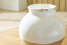 Load image into Gallery viewer, Vercott Vase
