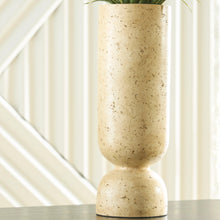 Load image into Gallery viewer, Bryons Vase
