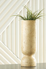 Load image into Gallery viewer, Bryons Vase
