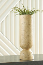 Load image into Gallery viewer, Bryons Vase

