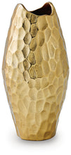 Load image into Gallery viewer, Ferryndale Vase
