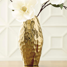 Load image into Gallery viewer, Ferryndale Vase
