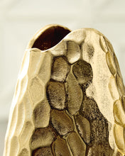 Load image into Gallery viewer, Ferryndale Vase
